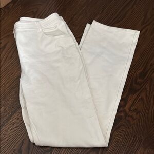 St. John White Straight Leg Jeans Timeless Design